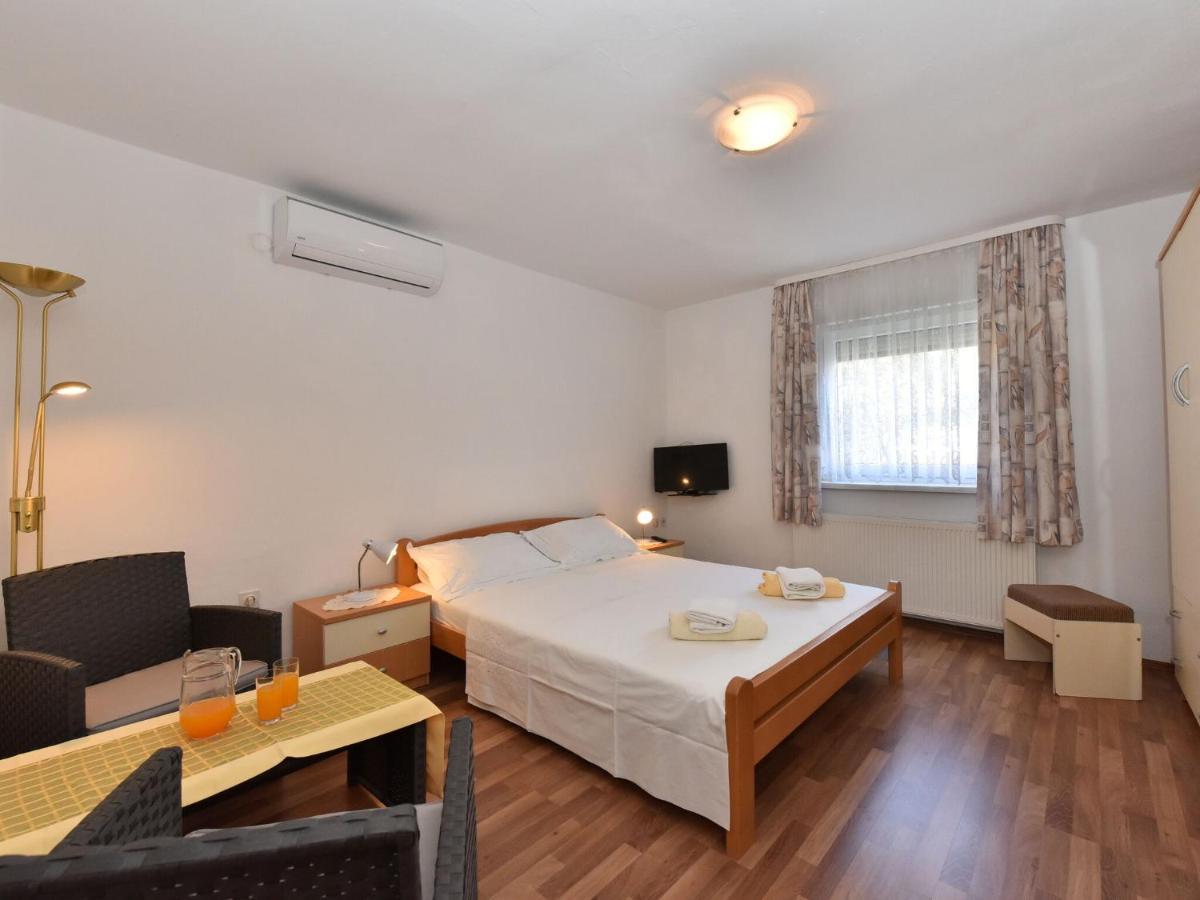 Appartement Traditional In With Garden *
