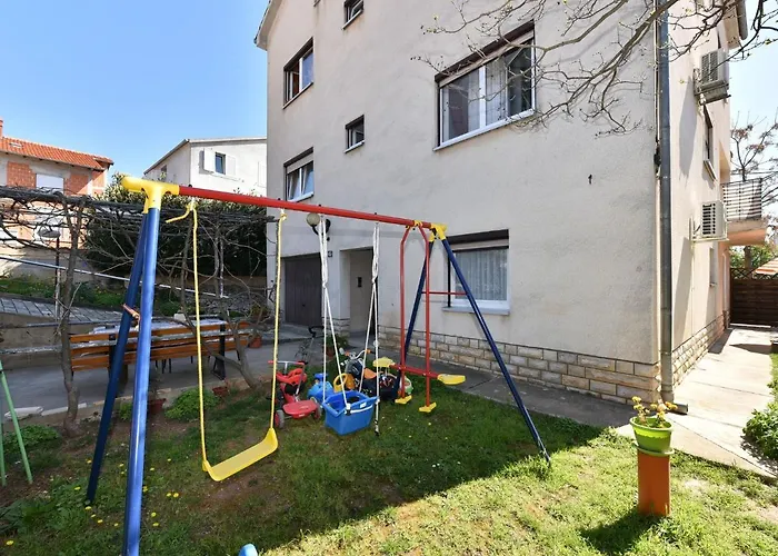 Traditional Apartment In Zadar With Garden