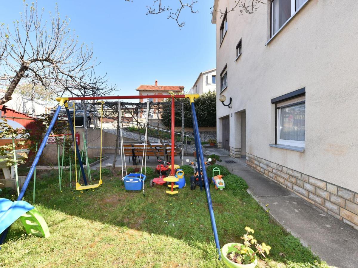 Apartment Traditional In With Garden