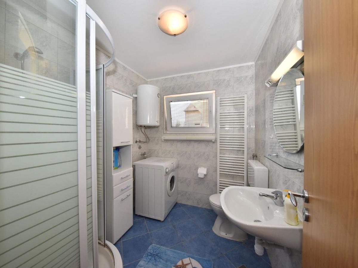 Apartment Traditional In With Garden Zadar